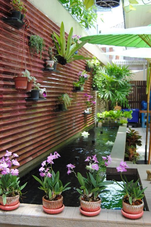 Baan Dinso Vandrarhem Bangkok Exteriör bild