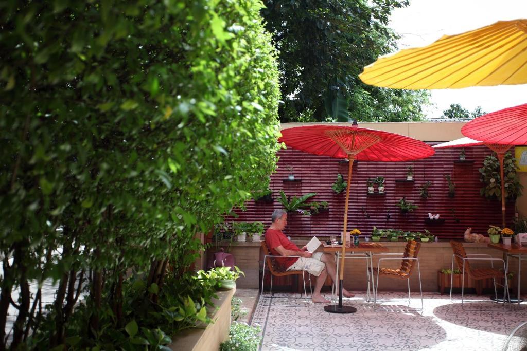 Baan Dinso Vandrarhem Bangkok Exteriör bild
