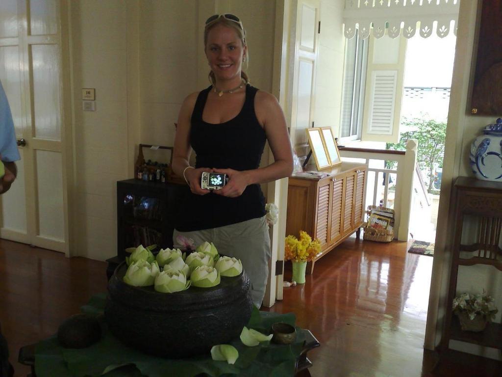 Baan Dinso Vandrarhem Bangkok Exteriör bild